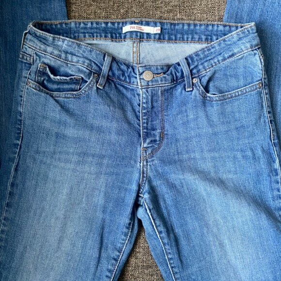 711 Skinny Levi's Jeans - Picture 3 of 5